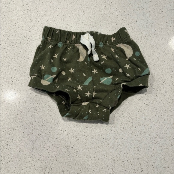 14 PIECE Newborn Bundle, Various Brands - Picture 10 of 13